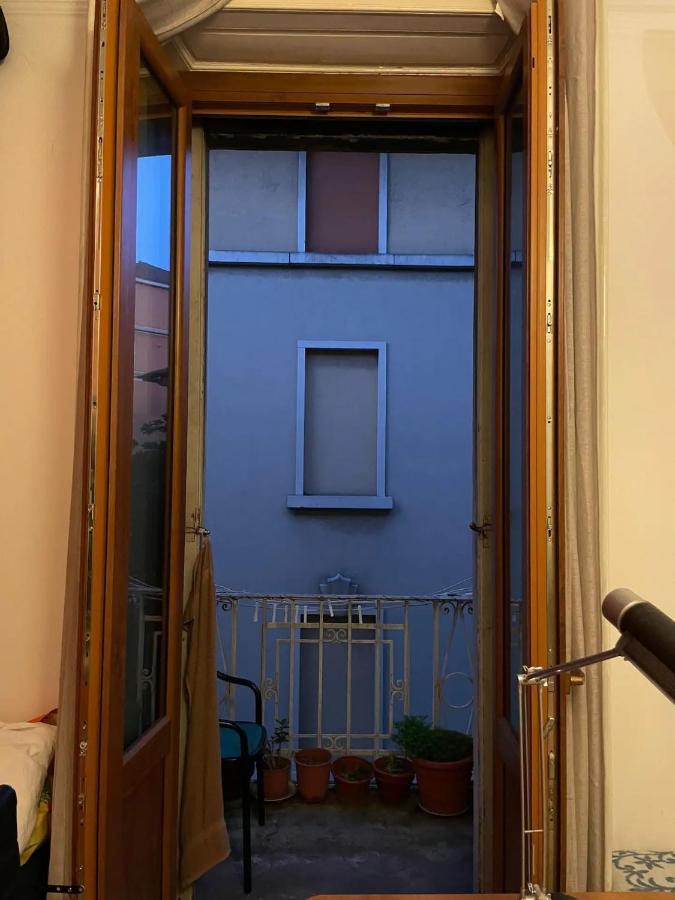 A Room In A Beautiful Apartment In The City Center Mailand Exterior foto